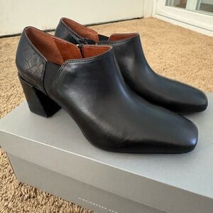 Vionic Black Women's Shoes
